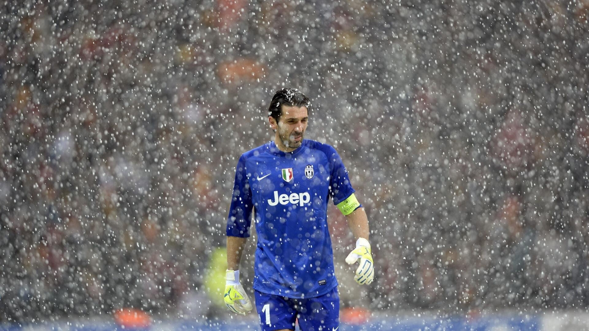 字母哥表示专注防守才能赢得系列赛，字母哥持球进攻